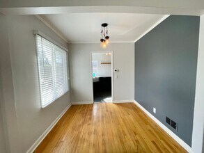 5615 NE 45th Ave in Portland, OR - Building Photo - Building Photo