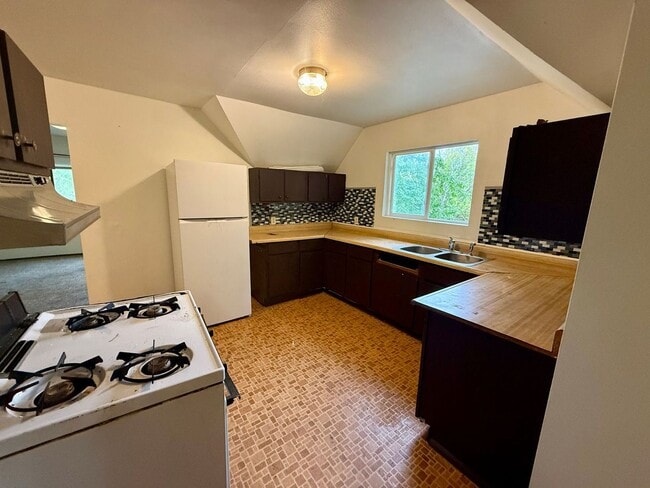 property at 902 Kickbusch St