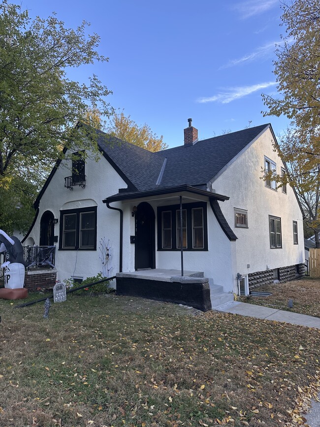 718 Griggs St N, Unit 718 Griggs St N