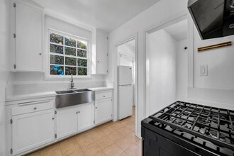 408 Venice Way, Unit 410 in Los Angeles, CA - Building Photo - Building Photo
