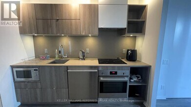 125-1125 Peter St in Toronto, ON - Building Photo - Building Photo