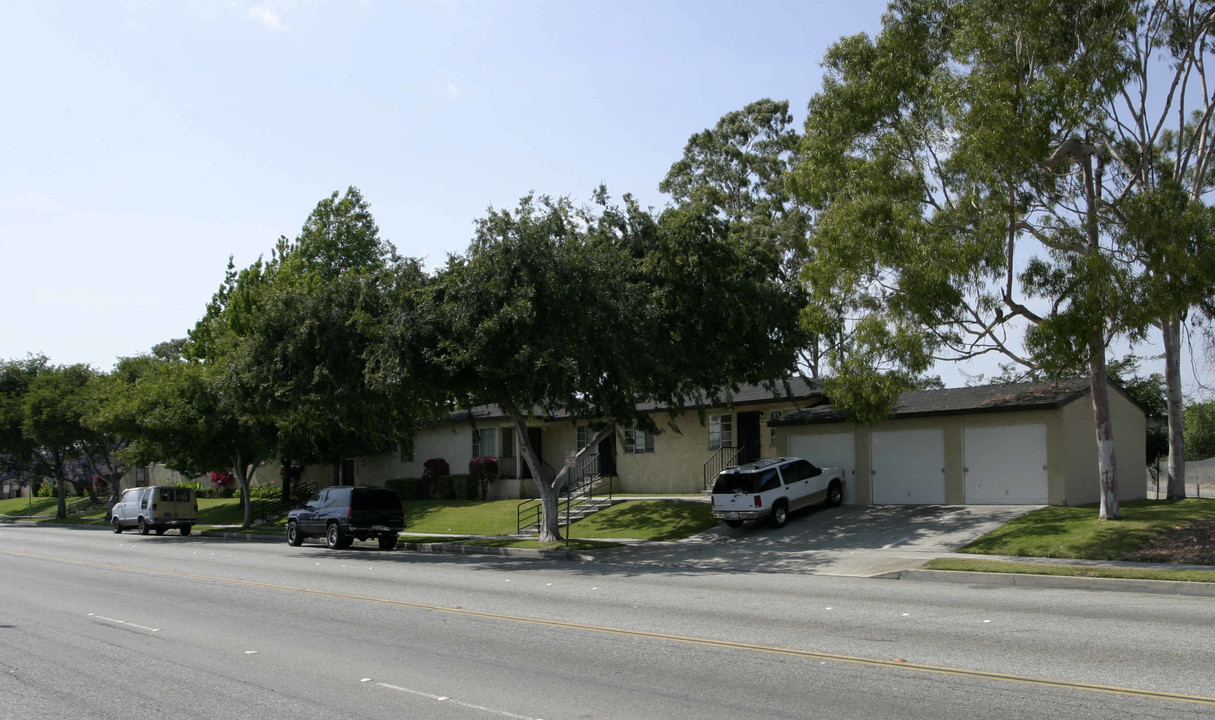 3621-3653 W 120th St in Hawthorne, CA - Foto de edificio