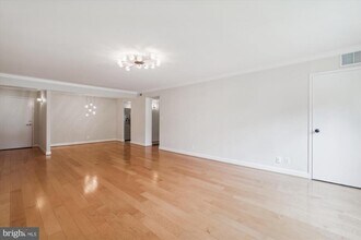 7621 Tremayne Pl in McLean, VA - Building Photo - Building Photo