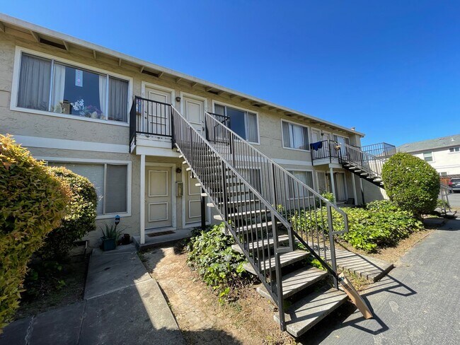 Bundy Ave in San Jose, CA - Building Photo - Building Photo