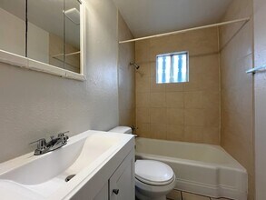 429 Tennessee St NE-Unit -Unit A in Albuquerque, NM - Building Photo - Building Photo