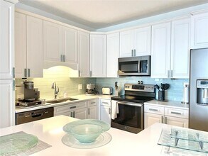 1 Beach Dr SE in St. Petersburg, FL - Building Photo - Building Photo