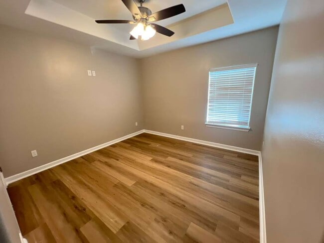 property at 5511 N 36th Ln