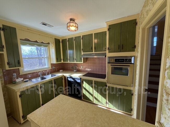 4924 Stonington Rd SW in Winston-Salem, NC - Building Photo - Building Photo