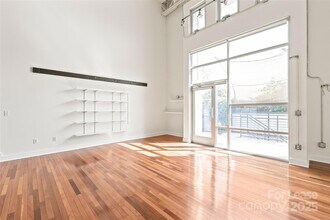 931 Westmere Ave, Unit L111 in Charlotte, NC - Building Photo - Building Photo