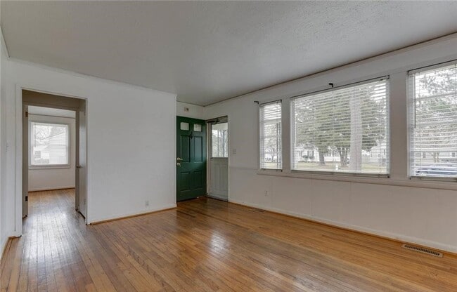 106 Hodges Manor Rd in Portsmouth, VA - Building Photo - Building Photo