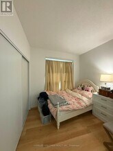 117 McMahon Dr in Toronto, ON - Building Photo - Building Photo