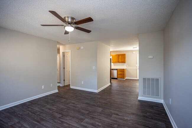 Woodland Manor in Ringgold, GA - Building Photo - Interior Photo