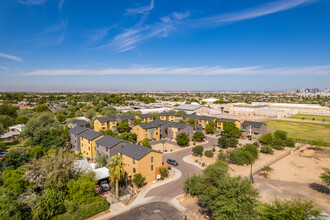 9th Street Lofts in Phoenix, AZ - Foto de edificio - Building Photo