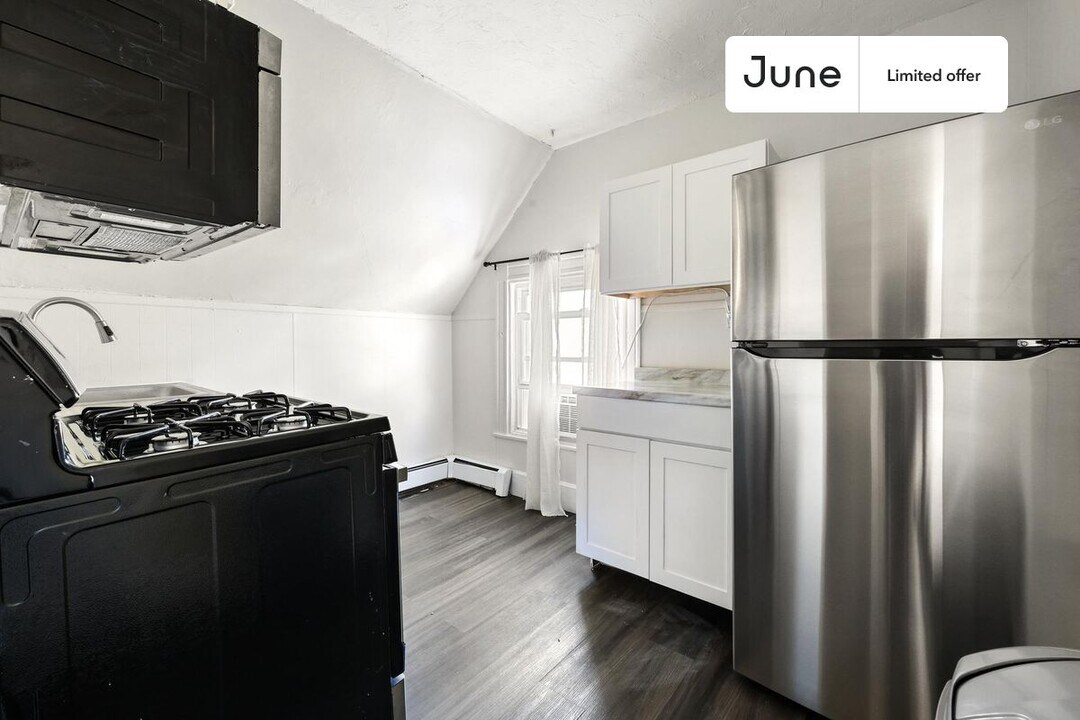 274 Seaver St, Unit 274 in Boston, MA - Building Photo