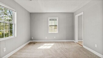 1451 W Ocean View Ave in Norfolk, VA - Building Photo