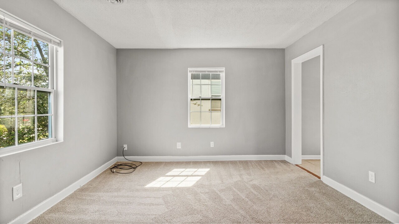 1451 W Ocean View Ave in Norfolk, VA - Building Photo