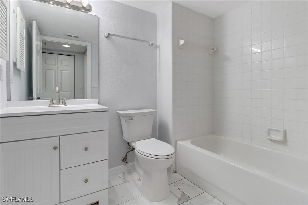 4720 St Croix Ln in Naples, FL - Building Photo
