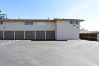 Diplomat Apartments in Tustin, CA - Building Photo - Building Photo