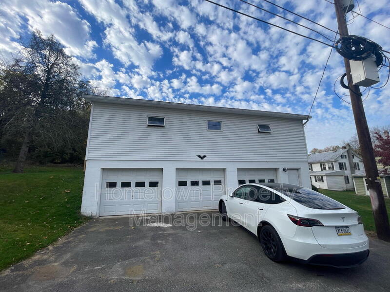 272 River Rd in Dalmatia, PA - Building Photo