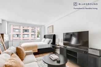 340 E 51st St in New York, NY - Foto de edificio - Building Photo