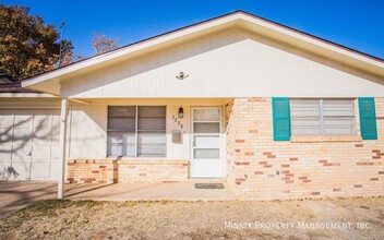 5208 42nd St in Lubbock, TX - Building Photo - Building Photo
