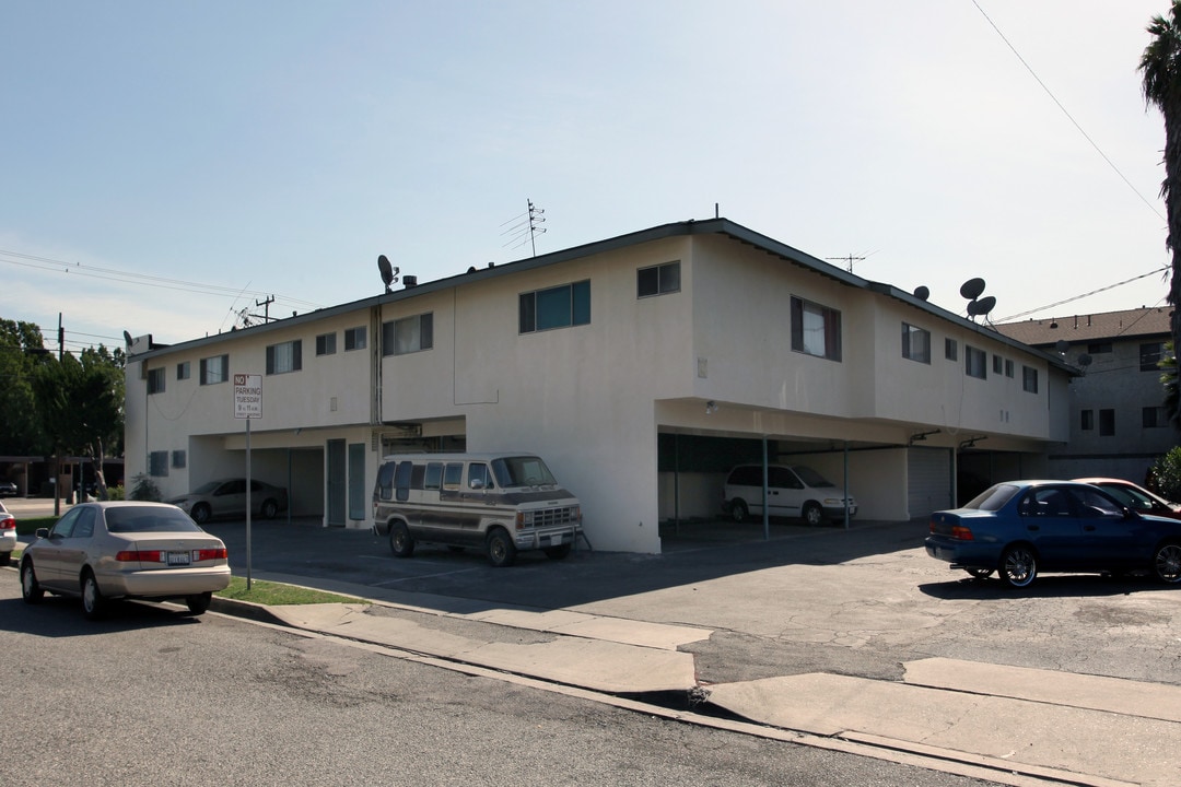 The Samaro Apartments in Gardena, CA - Building Photo