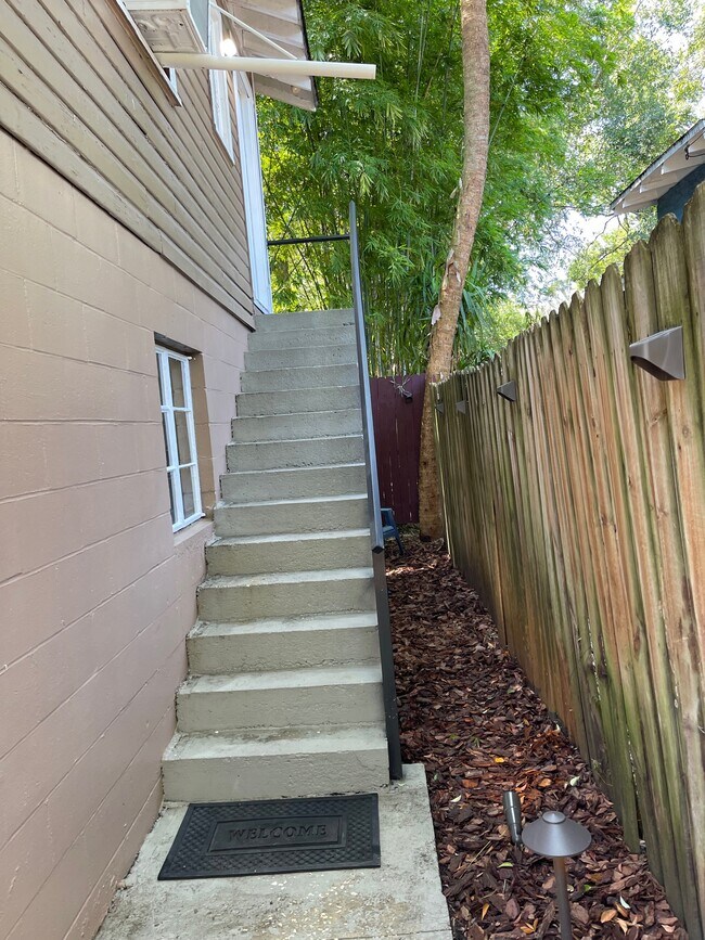 516 Cathcart Ave, Unit B in Orlando, FL - Foto de edificio - Building Photo