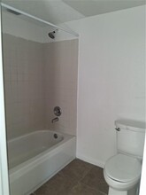 240 W Canal Dr in Palm Harbor, FL - Building Photo - Building Photo