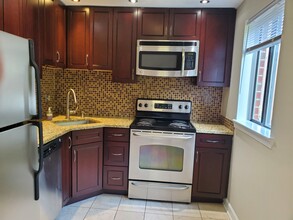 1097 Paper Mill Ct NW in Washington, DC - Building Photo - Building Photo
