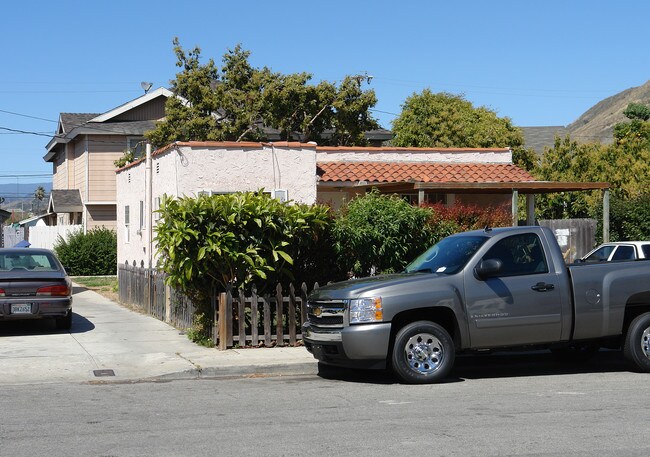 95-99 E Center St in Ventura, CA - Building Photo - Building Photo