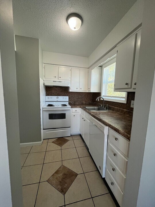 2213 Jonathan Dr NW in Huntsville, AL - Building Photo