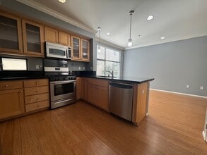 144 City Limits Cir, Unit 144 in Oakland, CA - Foto de edificio - Building Photo