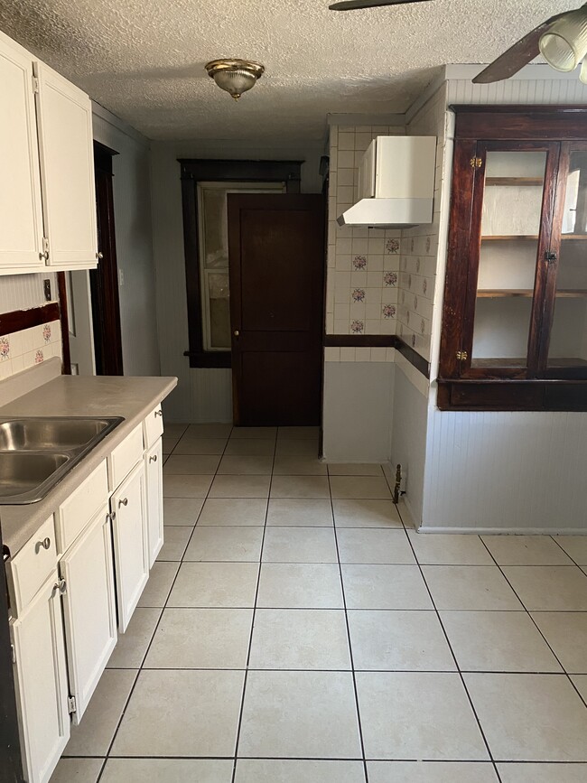 property at 2029 Agnes St