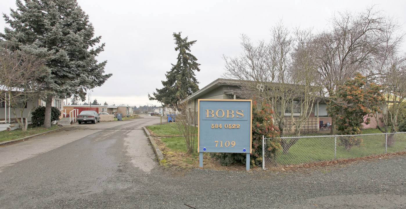 Bob's Mobile Home Park in Lakewood, WA - Building Photo