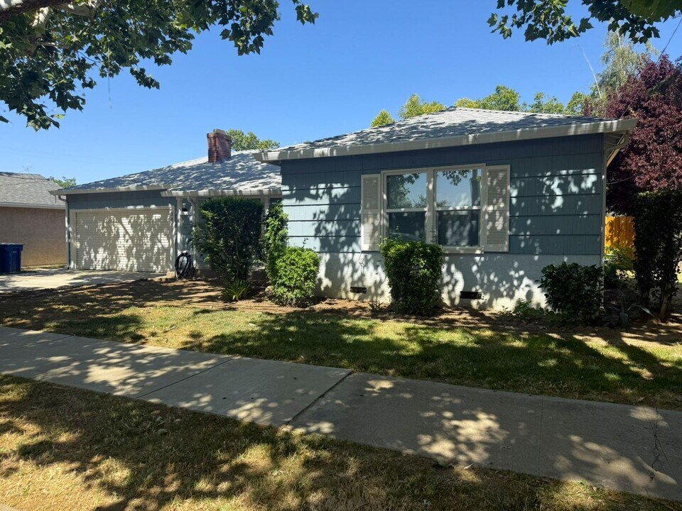 2451 6th Ave in Merced, CA - Building Photo