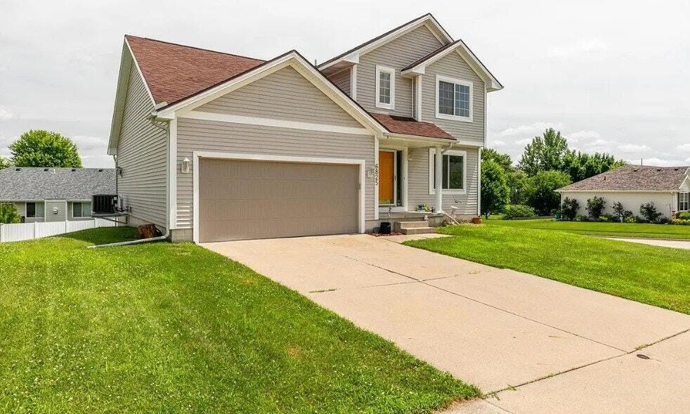 6825 Star View St in Des Moines, IA - Building Photo