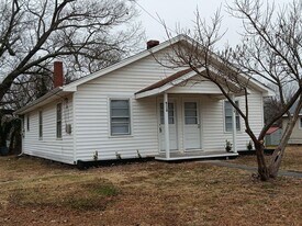 110 Brown St in Thomasville, NC - Building Photo