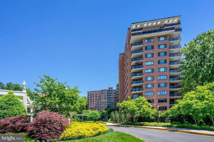 4201 Cathedral Ave NW in Washington, DC - Foto de edificio