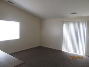 11805 Holabird Ave in Bakersfield, CA - Building Photo - Building Photo