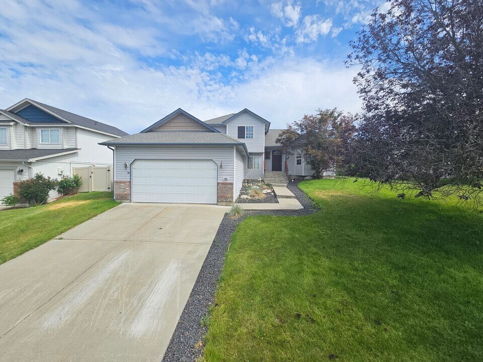 409 S Sonora Ln in Spokane Valley, WA - Foto de edificio