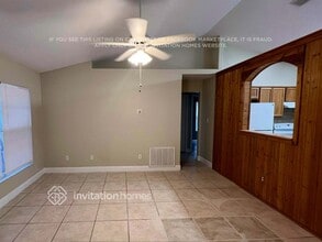 423 Woodview Dr in Tavares, FL - Foto de edificio - Building Photo