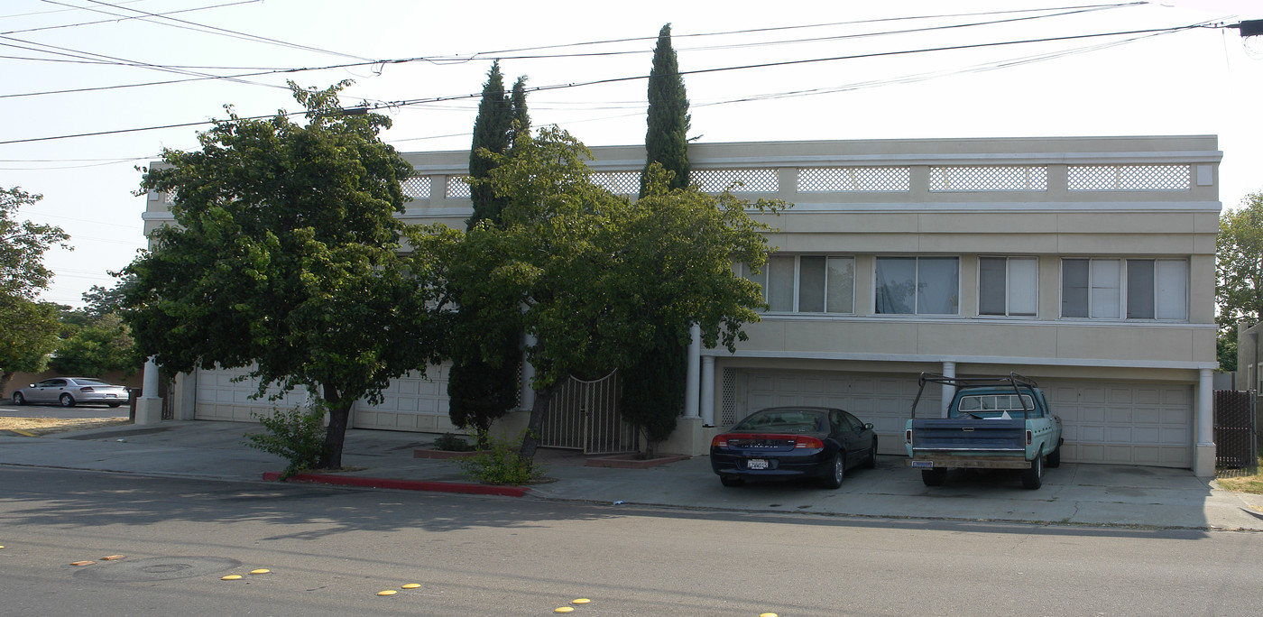 1013 G St in Antioch, CA - Building Photo