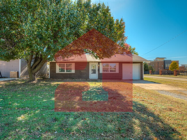 property at 224 W 5th St