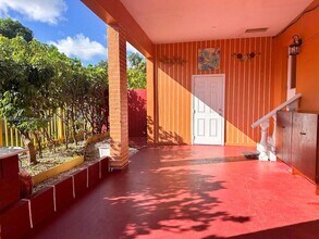 3235 NW 80th Terrace in Miami, FL - Foto de edificio - Building Photo