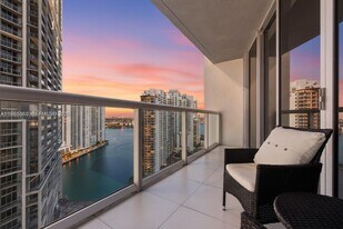 495 Brickell Ave in Miami, FL - Building Photo