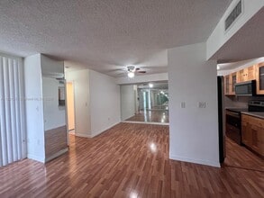 11790 SW 18th St in Miami, FL - Building Photo - Building Photo