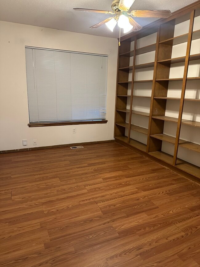 3011 W Wilshire Blvd, Unit Wilshire in Oklahoma City, OK - Building Photo - Building Photo