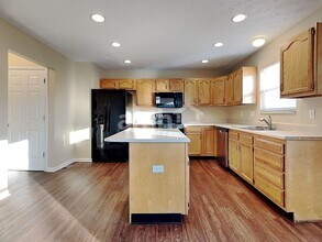 928 Delhi Dr in Trenton, OH - Building Photo - Building Photo