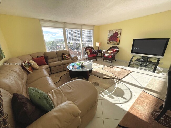 2030 S Ocean Dr in Hallandale Beach, FL - Building Photo - Building Photo