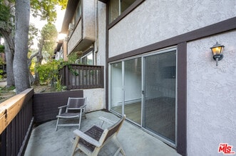 304 Miraleste Dr in Los Angeles, CA - Building Photo - Building Photo